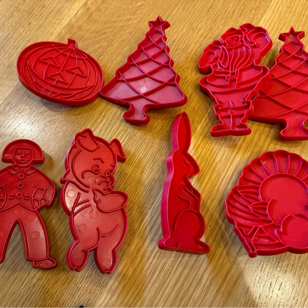 8 Vintage Tupperware Red Holiday Cookie Cutters